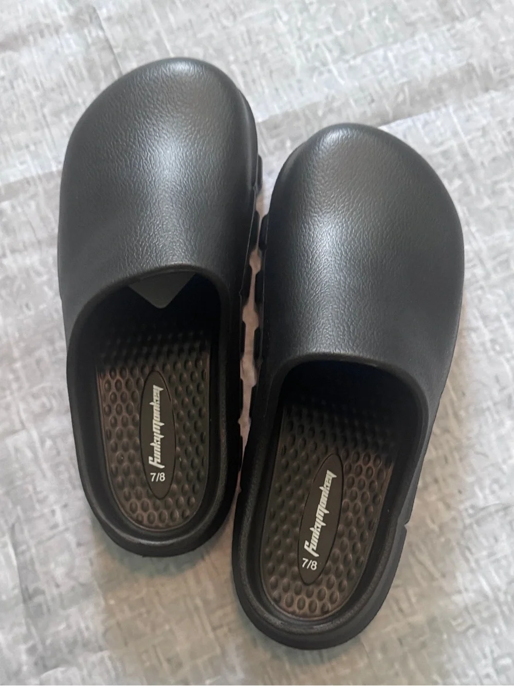 ❤️ Black Slip-On Clogs - Comfortable Everyday Shoes